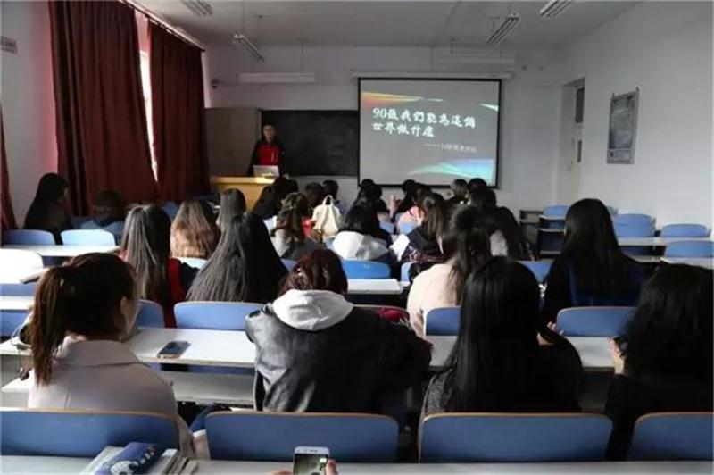 新闻传播学院“故事会”火热进行