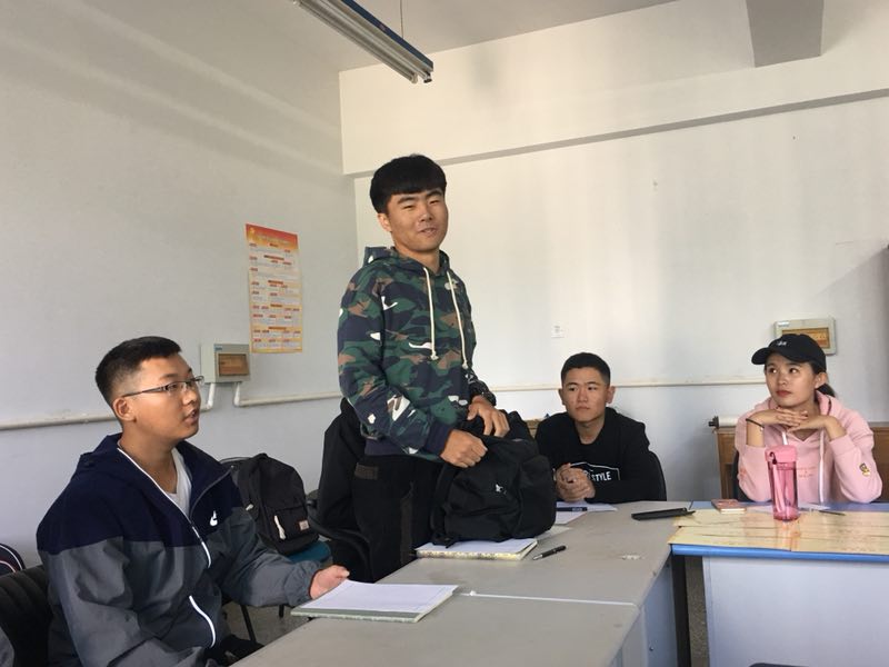新闻传播学院团总支组织学习研讨《习近平的七年知青岁月》