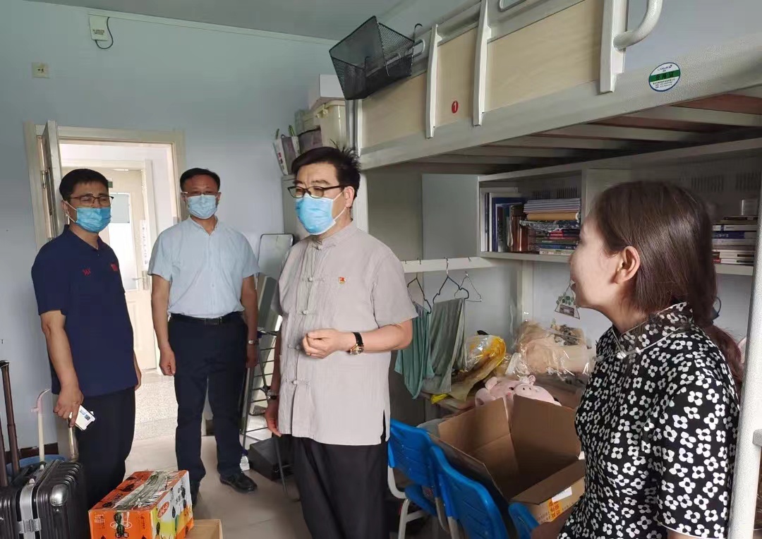 暖心毕业“寄”｜新闻传播学院毕业生行李打包邮寄工作有序进行