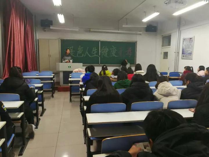 新闻传播学院开展“健康人生、绿色无毒”主题团日活动