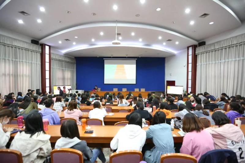 新闻传播学院举办第十五届草原文化节新传学生记者团经验分享会暨16、17级专业见习座谈会