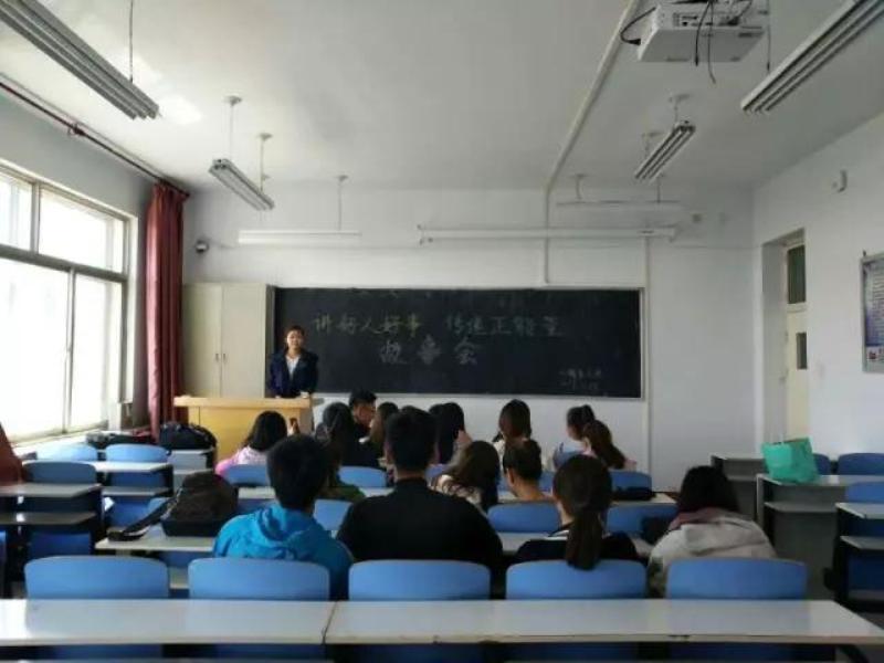新闻传播学院举办故事会第三场