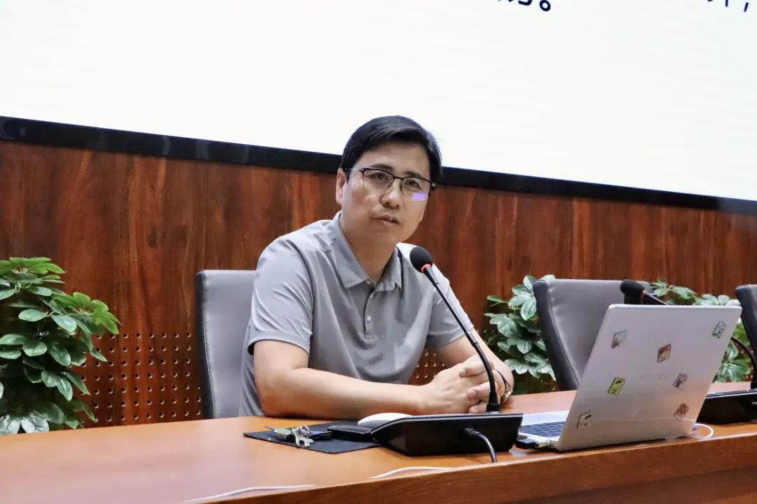 如何度过有意义的大学生活｜新闻传播学院开展新生入学教育活动