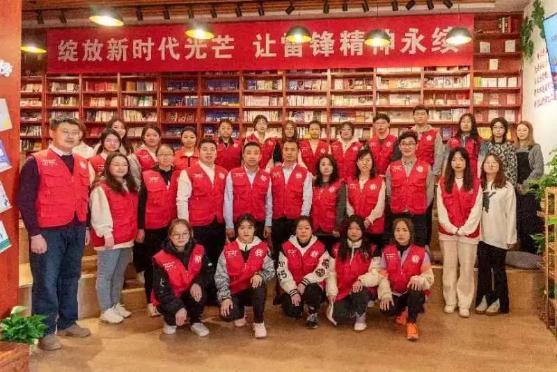 校党委宣传部、团委、自治区新时代文明实践研究中心联合开展“学雷锋纪念日”主题党日活动 成立大学生志愿服务站