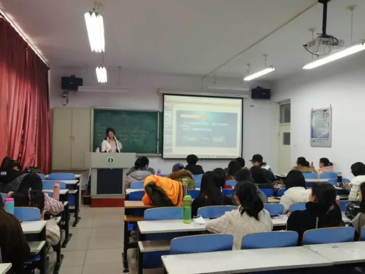 新闻传播学院“媒体人进校园活动”邀请内蒙古广播电视台陈冰凌总监做讲座
