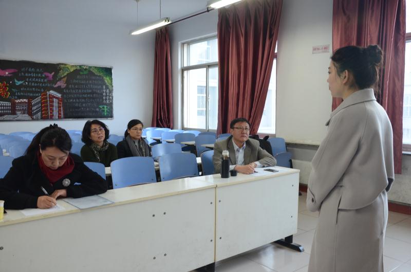 新闻传播学院研究生综合素质面试工作有序进行