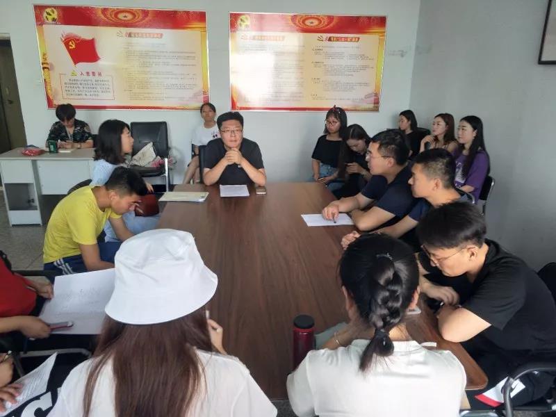 新闻传播学院举行学习宣传贯彻共青团十八大精神交流座谈会
