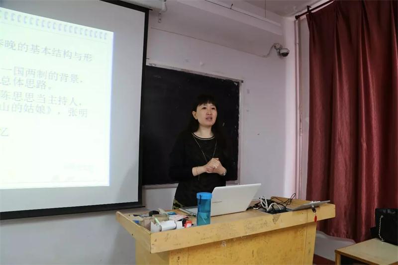 内蒙古广播电视台大型活动节目中心导演、策划人吴琼走进新闻传播学院