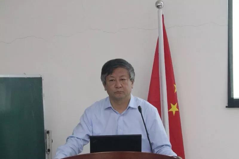 河北大学新闻传播学院院长白贵教授为我院师生做学术报告