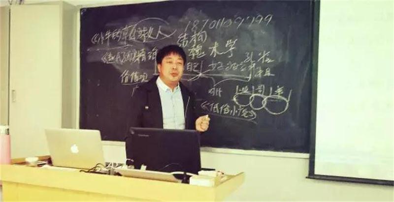新闻传播学院邀请自治区青年剧作家魏术学来院讲座