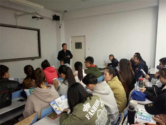 新闻传播学院举办创新创业系列讲座第一场