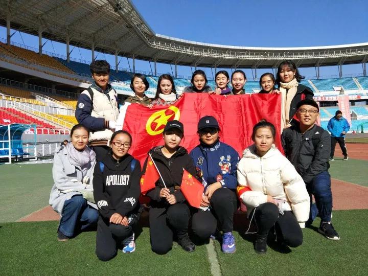 新闻传播学院组织30名志愿者参加呼和浩特市“第二届万人公益环保健身骑行”活动
