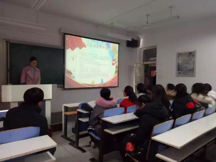 新闻传播学院党总支开展学习贯彻党的十九大精神宣讲督导活动