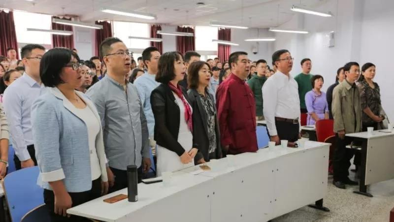 新闻传播学院召开2018级研究生、本科生开学典礼