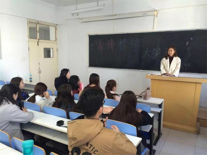 新闻传播学院开展雷锋精神大家谈主题团日活动
