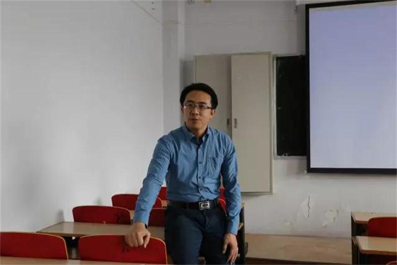内蒙古广播电视台媒体融合发展推进组负责人任杰做客新闻传播学院