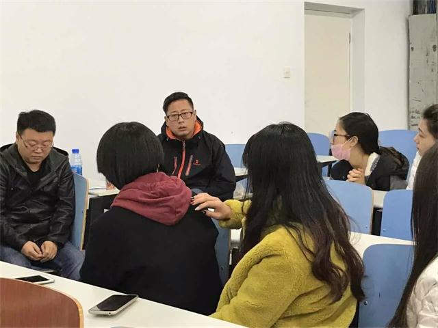 新闻传播学院举行创新创业系列讲座第二场