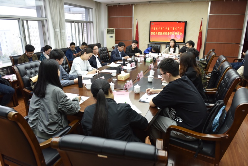 自治区党委常委、宣传部长白玉刚与我院师生座谈
