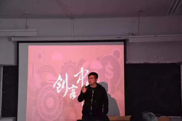 内蒙古广播电视台首席主持人、大型活动中心导演刘钦走进新闻传播学院课堂