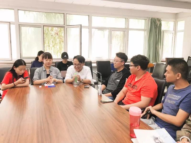新闻传播学院举行2018-2019学年度第一学期思想动态调研座谈会